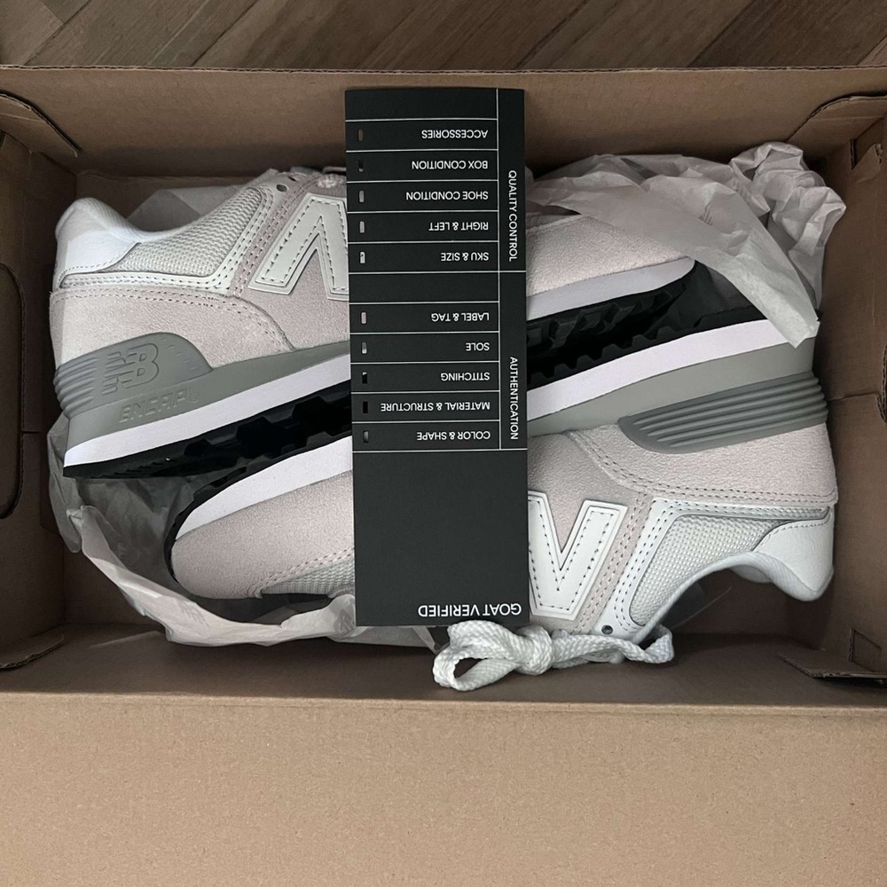 Women’s New Balance 574